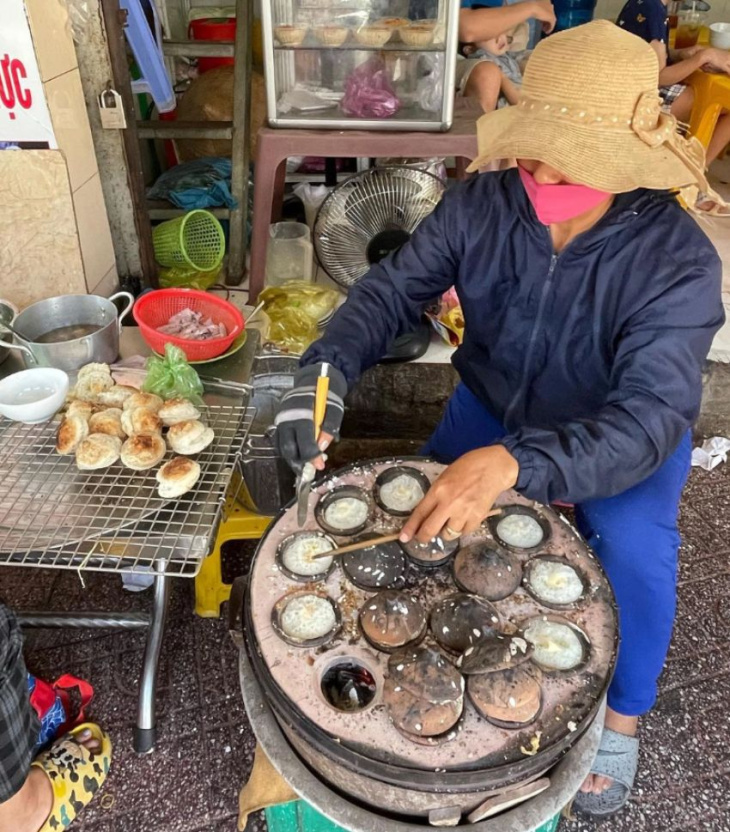 Mách nhỏ 4 quán bánh căn Nha Trang chỉ từ 20k ăn là nghiện: Dân địa phương cũng khen tấm tắc