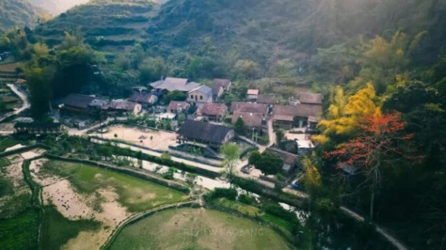Fascinated with the rustic beauty of the “forgotten” 400-year-old ancient stone village in Cao Bang