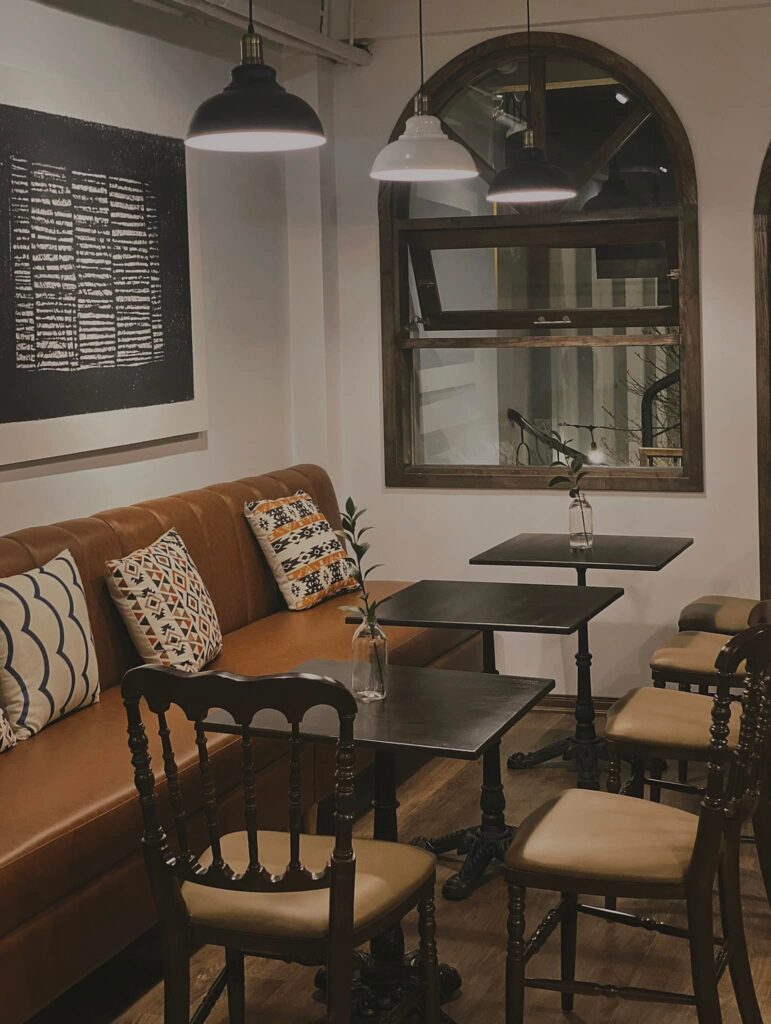 yenday cafe – quán cà phê bình yên, thầm lặng tone trắng