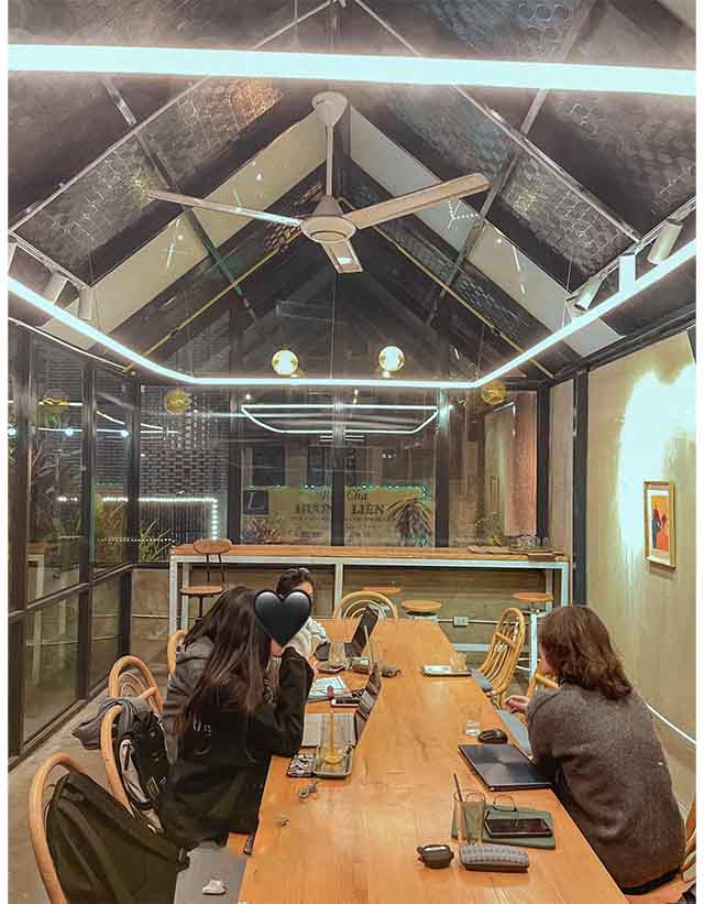 cafe bảng màu – nâu nhà kính với tông màu xám chói