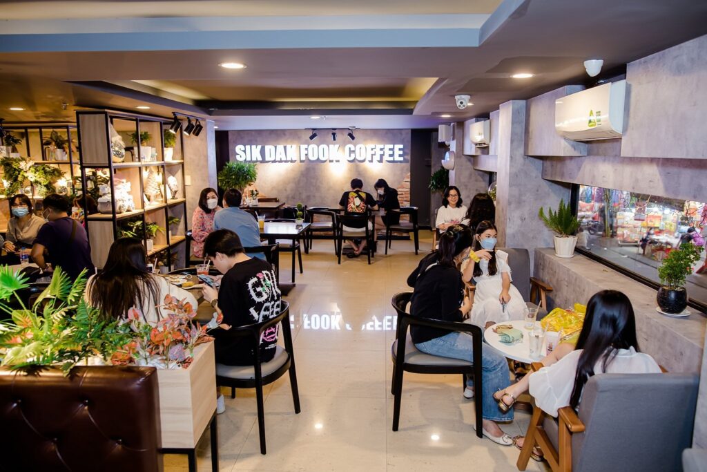 Sik Dak Fook Coffee & Tea – Quán cà phê của Ninh Dương Lan Ngọc có gì?