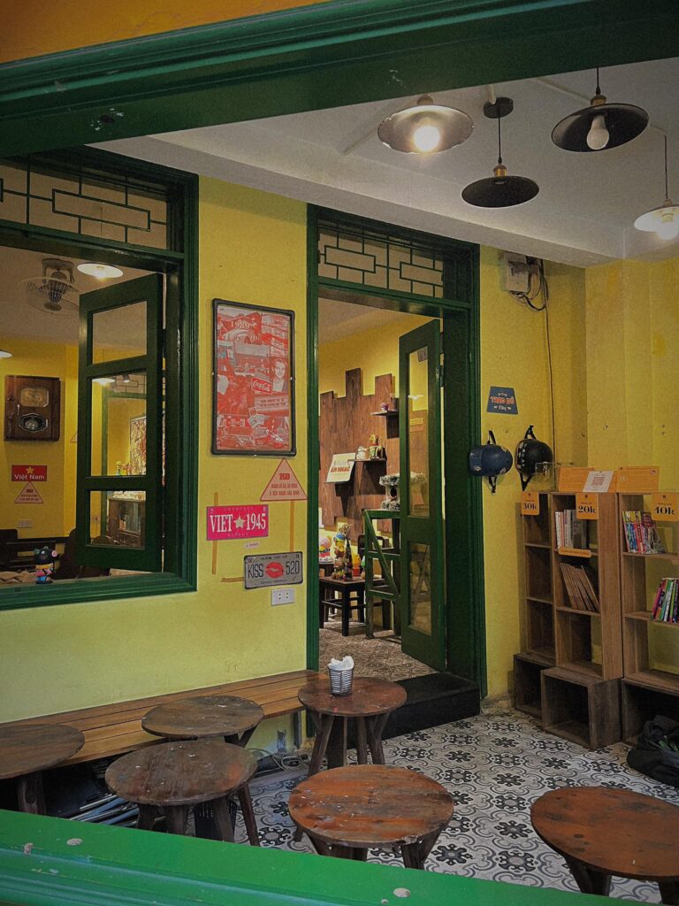 chẩn cà phê – quán cà phê vintage tone vàng bình yên