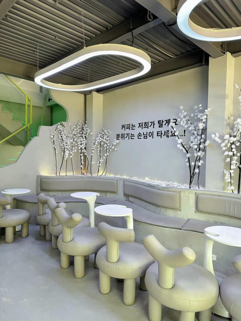 the hyemin cafe & cosmetic – quán cà phê máy bay style hàn quốc