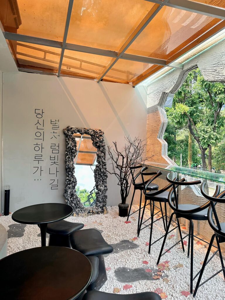 the hyemin cafe & cosmetic – quán cà phê máy bay style hàn quốc