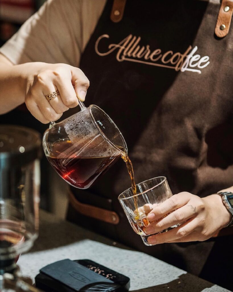 allure coffee – quán cà phê specialty tone nâu bí ẩn