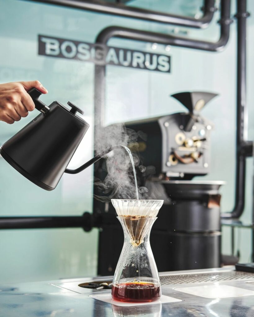 bosgaurus coffee roasters – quán cà phê tone trắng ẩn chứa những điều đặc biệt