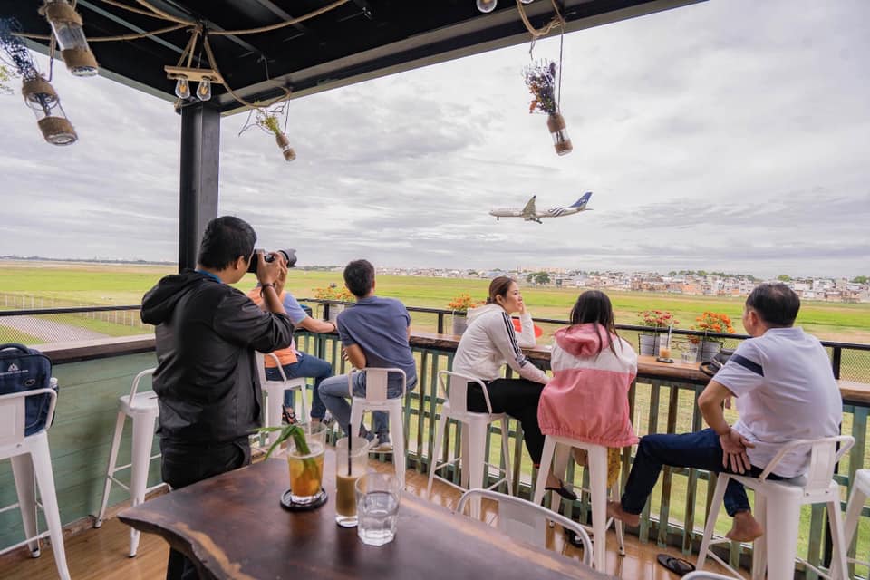 cathay coffee – quán cà phê săn máy bay độc đáo tại sài gòn