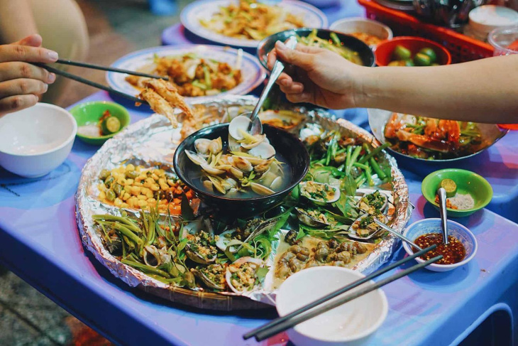 Top 5 khu ẩm thực ở Sài Gòn cùng bạn thức trọn đêm