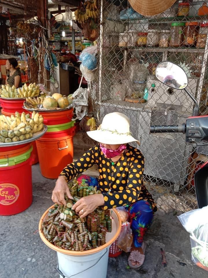 an giang, chau doc market, dried noodles, noodle soups, social network, not only is the “kingdom of fish” of the west, chau doc market (an giang) is also a culinary paradise with many delicious dishes and in a unique mini style.
