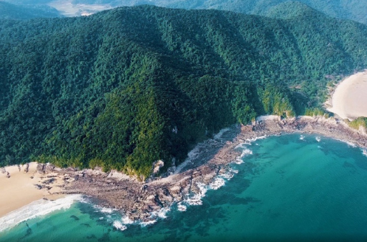 Đảo Thanh Lân – “viên ngọc ẩn” tại Quảng Ninh khiến du khách say mê quên lối về