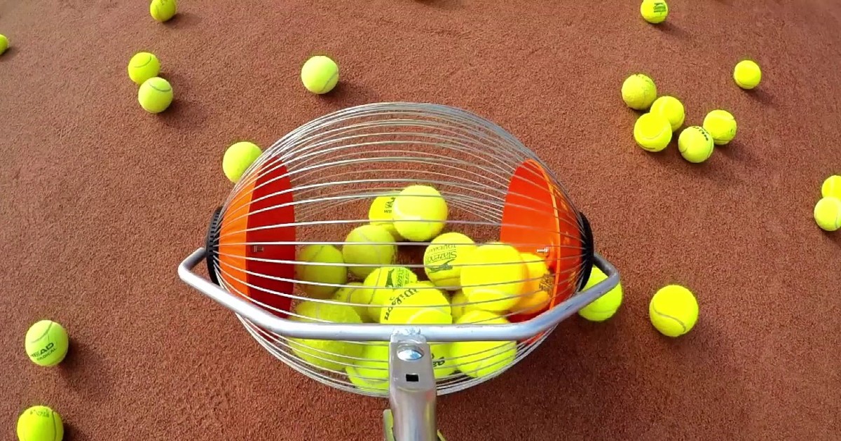 cách nhặt bóng tennis và những người anh hùng thầm lặng