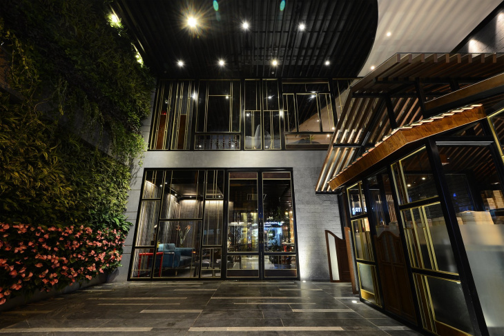 Khách sạn The Chi Boutique Hà Nội: Trải nghiệm rooftop bar có “view” đẹp nhất khu phố cổ