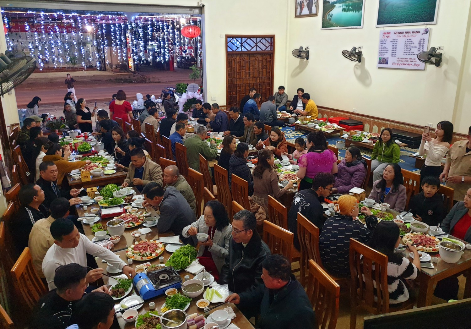Nhà hàng Mộc Châu Đồng Duyên Ẩm thực Tây Bắc - lẩu, thắng cố bò cỏ ngon tuyệt