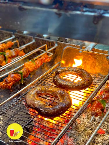 Ngày giỗ tổ, hãy thử món thịt nướng Tây Bắc da giòn nổi tiếng ở khu Tân Bình bán không quá trăm đơn mỗi ngày.