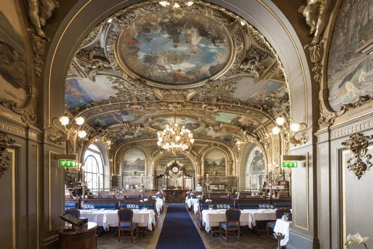 Nhà hàng Le Train Bleu hơn 120 tuổi như cung điện ở Paris