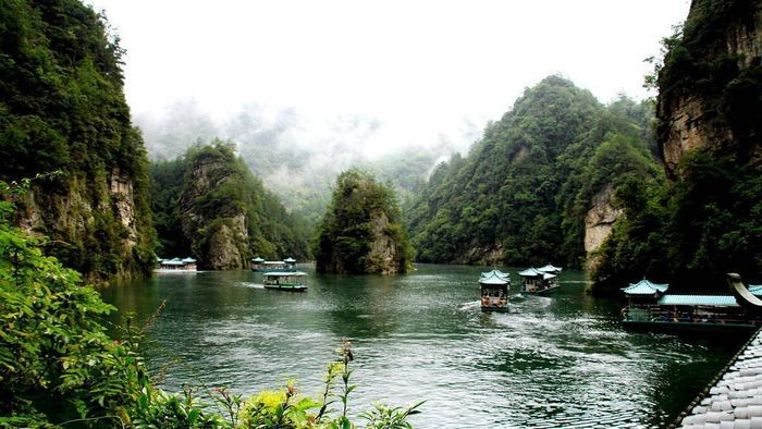 Khám phá vẻ đẹp của Hồ Bảo Phong ( 2023 )