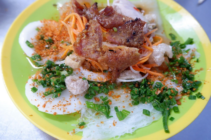 “No căng bụng” với món bánh bèo thịt nướng ở Nha Trang, đã ăn là ghiền