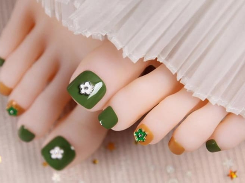 nail đẹp, 20+ mẫu móng chân màu xanh rêu sang trọng, quý phái