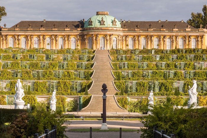 Bước chân vào Cung điện Sanssouci, quẳng gánh lo đi và tận hưởng!