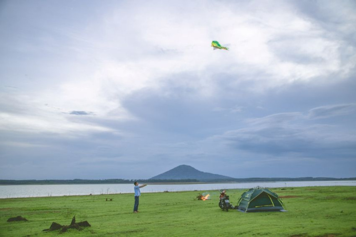 Hòa mình với thiên nhiên tại hồ thủy điện Thác Mơ – địa điểm cắm trại gần TPHCM được nhiều người mê mệt