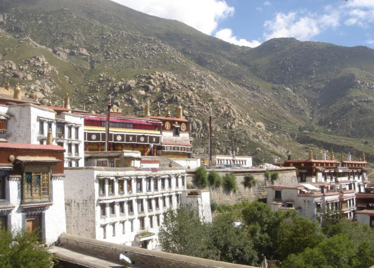 Ghé thăm tu viện Drepung, Một trong những tu viện lớn nhất ở Tây Tạng