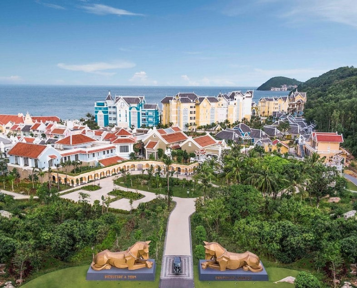Check-in “hồ bơi con sò” sang chảnh tại JW Marriott Phú Quốc Emerald Bay Resort & Spa