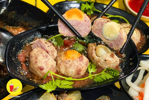 Ấm áp ngày mưa với xíu mại Tân Định chấm xíu mại, món ngon được nhiều người ưa thích ngay tại quán bánh xèo Hàn Vân