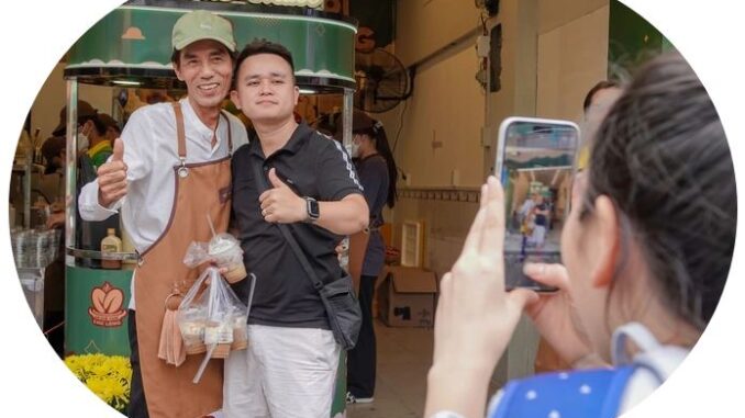 ho chi minh city, salt coffee, starting a business, single father earns 100 million dong/day, starting a business in the late afternoon for his children