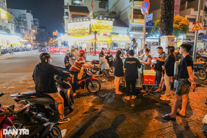 district 5, ginseng water, ho chi minh city, starting a business, the owner of the strange ginseng drink car only cares… sold out