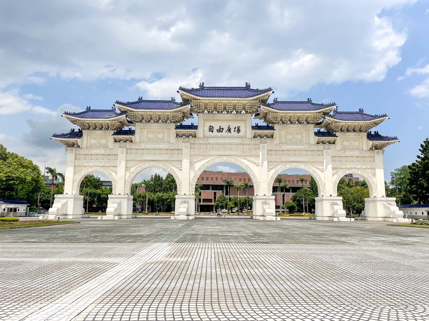 đài tưởng niệm tưởng giới thạch – chiang kai-shek memorial hall – địa điểm check-in siêu nghệ tại đài bắc, đài loan