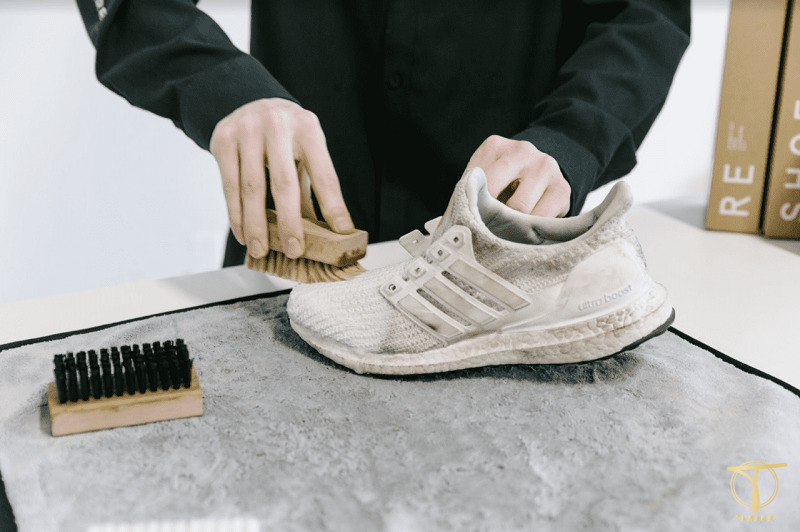 10 cách giặt giày trắng sạch ố vàng như mới hiệu quả 100%