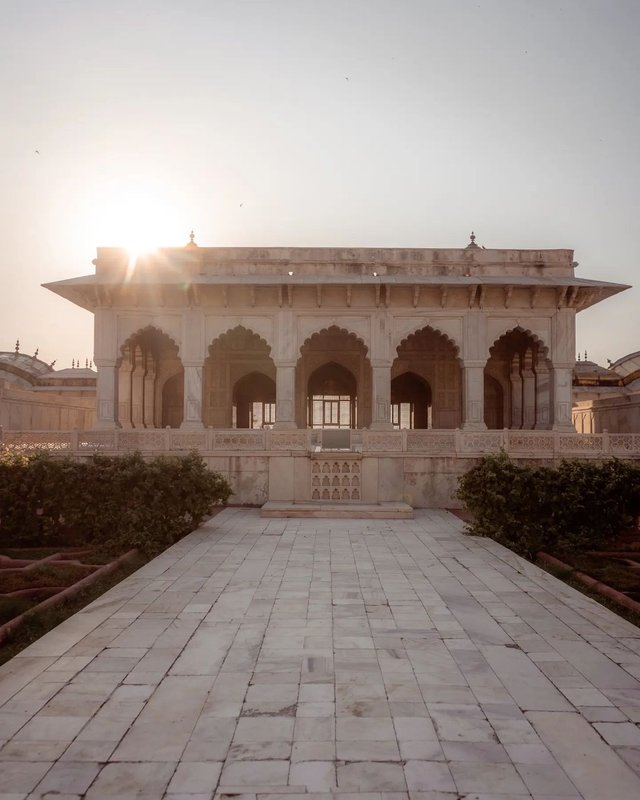 agra fort: an immortal symbol of the mughals’ power, culture, and creativity