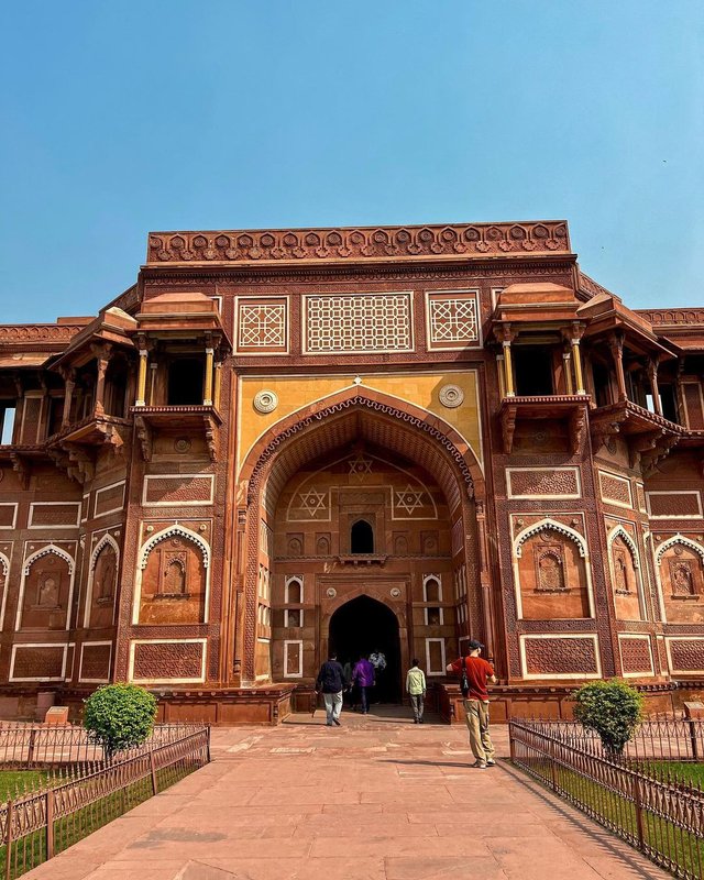 Agra Fort: An Immortal Symbol of the Mughals’ Power, Culture, and Creativity