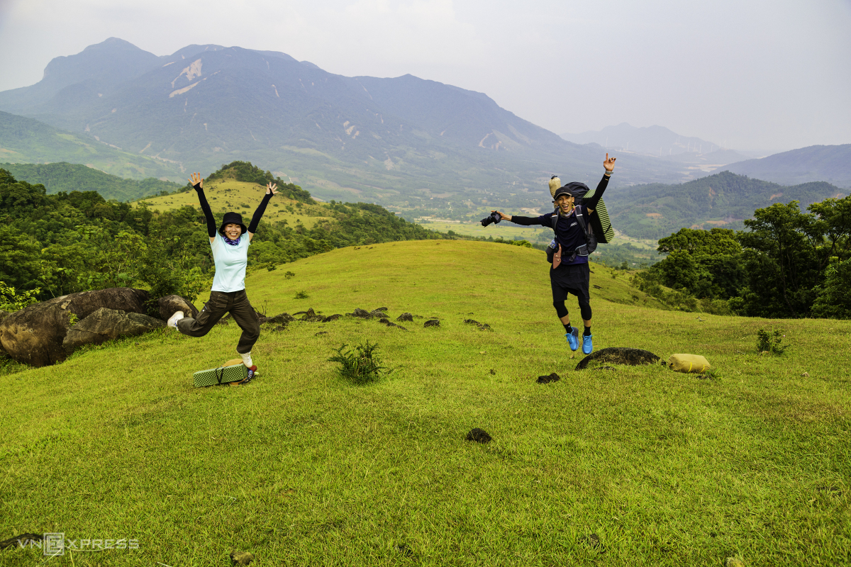 explore nature, footprint, meadow, trekking in the west of quang tri, trekking, camping on grassland tens of hectares in quang tri