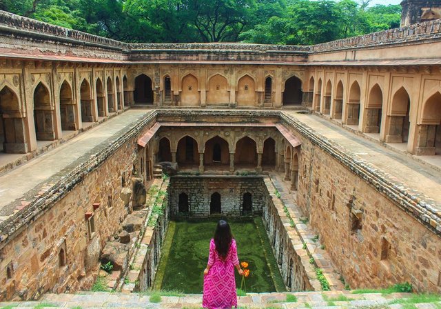 rajon ki baoli gives a glimpse of the bygone era and its magnificent past
