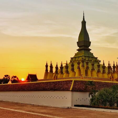 chùa nổi tiếng châu á, chùa wat phnom, chùa boudhanath, chùa haeinsa, chùa hương, chùa wat arun, chùa pha-that-luang, chùa shwedagon, chùa borobudur, chùa vàng kinkakuji, chùa mahabodhi, top 10 ngôi chùa phật giáo nổi tiếng nhất ở châu á