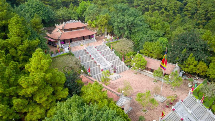 Khám phá đền Chu Văn An nằm ẩn mình trên núi Phượng Hoàng