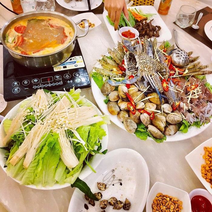 delicious restaurant, delicious restaurant in ha long, ha long squid cake, seafood restaurant, a list of delicious restaurants in ha long, delicious food, and affordable prices should come