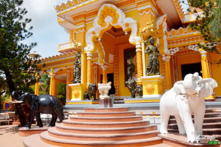 Ngôi chùa có kiến trúc nghệ thuật Ấn Độ ở Châu Đốc