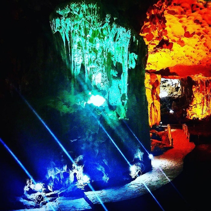 Ngỡ ngàng với vẻ đẹp tựa tiên cảnh của các hang động ở Hạ Long
