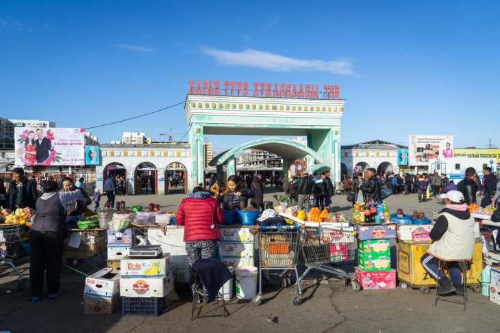 Chợ đen Naran Tuul Mông Cổ ( Khu mua sắm lớn nhất Mông Cổ )