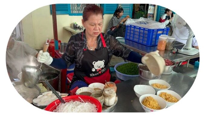 ho chi minh city, phu nhuan district, the noodle shop has a “specialty of listening to curse”, more than 40 years still crowded in ho chi minh city
