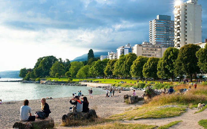 Tận hưởng mùa hè sôi động tại 10 bãi biển đẹp nhất British Columbia, Canada