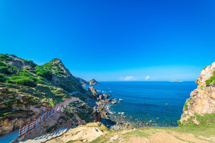 Quy Nhơn - Phú Yên, thiên đường biển xanh cho những chuyến du lịch hè