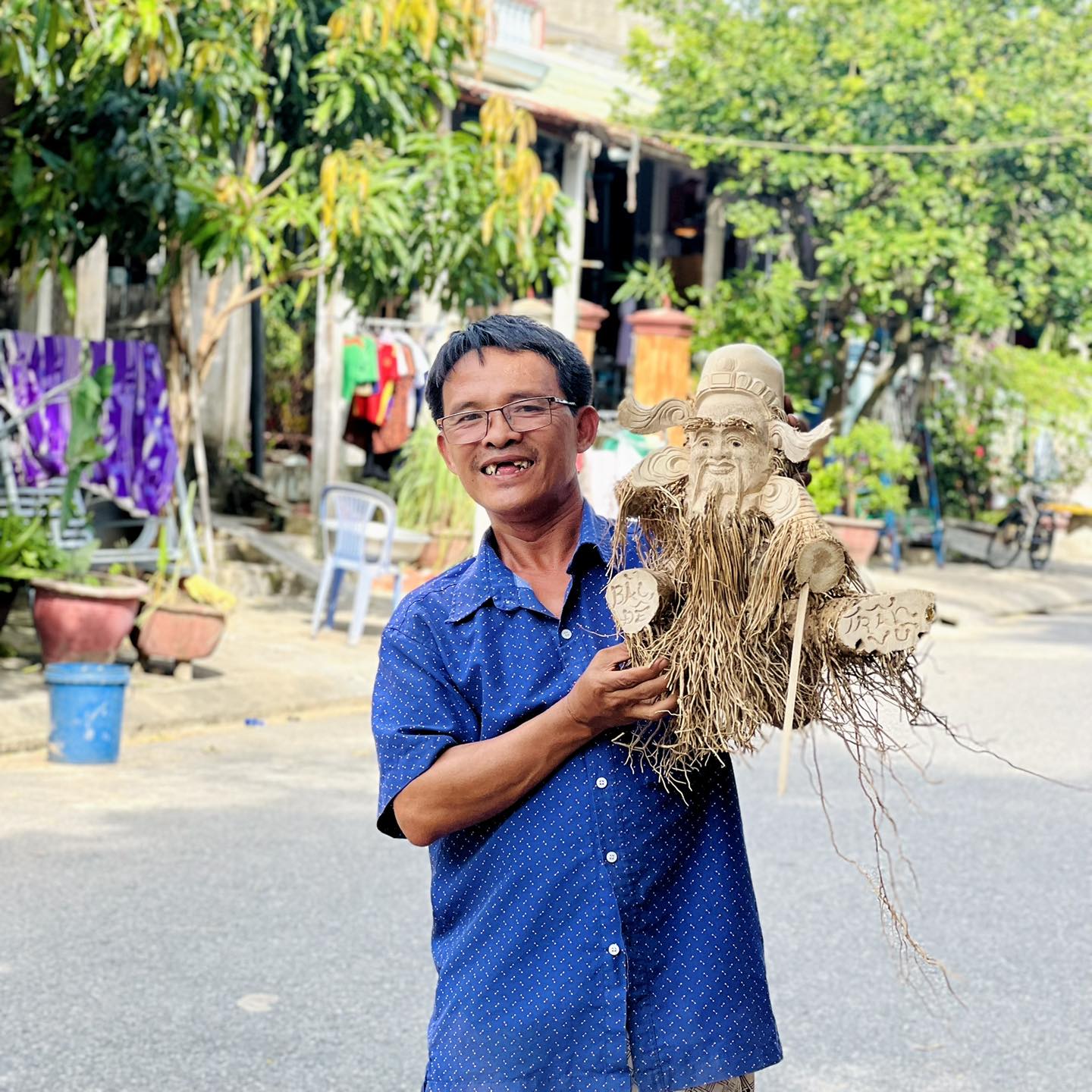 The journey of bringing bamboo roots to the world of 50-year-old artisans