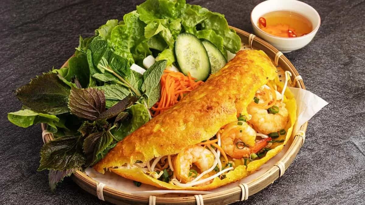 culinary experience, dish, street food, tourists, vietnamese cuisine, top 10 vietnamese street foods: a journey to discover culinary flavors and textures