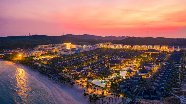 Ngắm nhìn trọn vẹn bãi Khem xinh đẹp ngay tại New World Phú Quốc