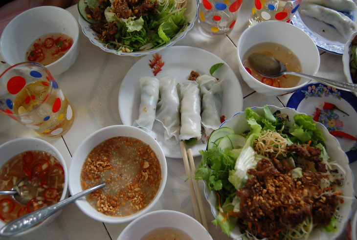 Món ngon Huế – Hương vị đậm đà của miền Trung Việt Nam.
