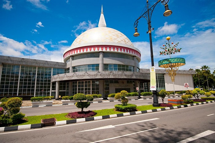 Ghé thăm bảo tàng Hoàng gia Regalia choáng ngợp trước sự giàu có của Hoàng gia Brunei