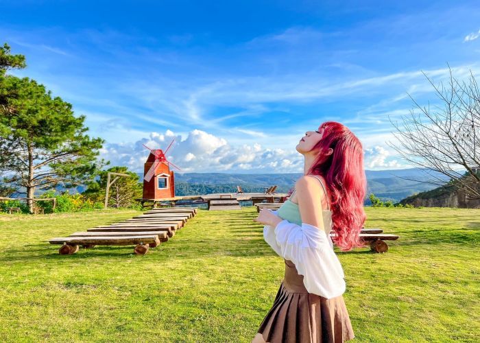Visit Da Lat Green Smoke Valley to chill all day with a mesmerizing view